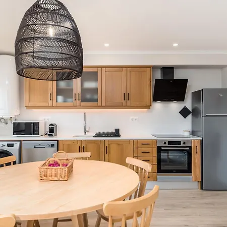 Διαμέρισμα Pointsurprise House 2 *